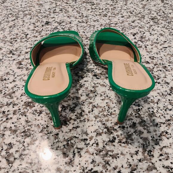Cushionaire Taboo One Band Patent Leather Sandals - Picture 3 of 7